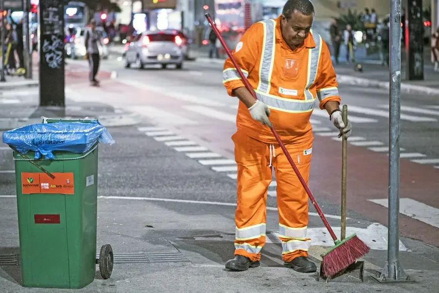 How Trash Removal Simplifies Moving Out Picayune, MS How Trash Removal Simplifies Moving Out Picayune, MS